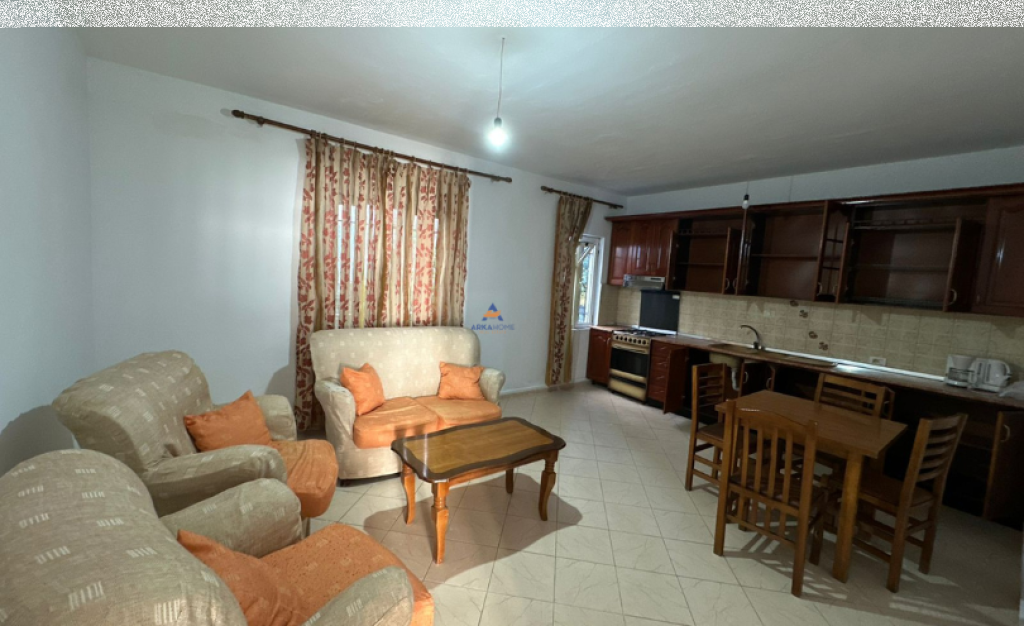 AFFITTASI CASA PRIVATA 2+1+CORTILE "VIA HYSEN SELMANI,5 MAGGIO" 450 EURO