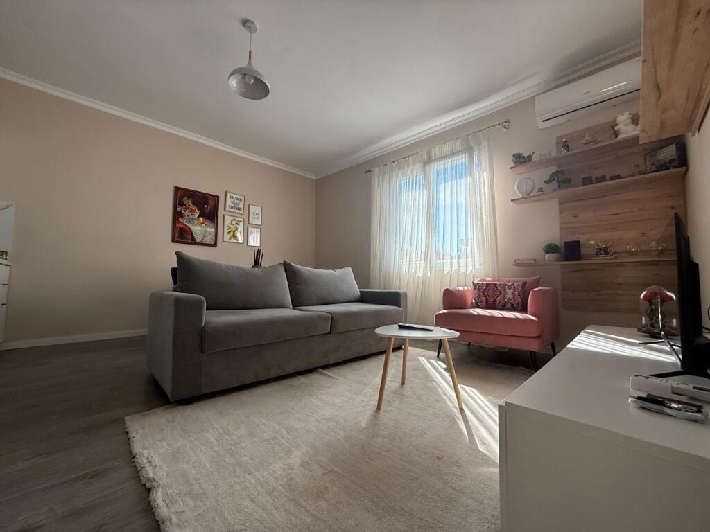 Apartament 1+1, Garda e Republikes!