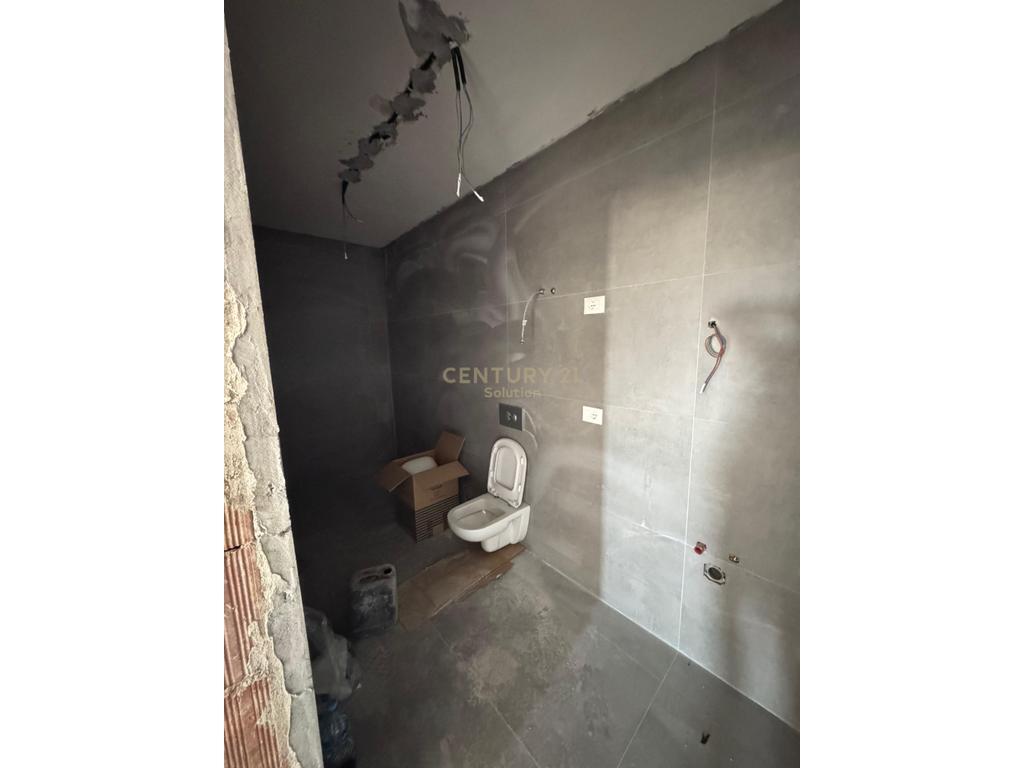 Appartamento 2+1+2 con veranda in vendita a Xhamllik🏡