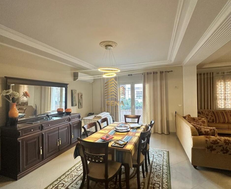 Affitto, Villa su 4 piani, Porcelan, 1500 Euro/mese