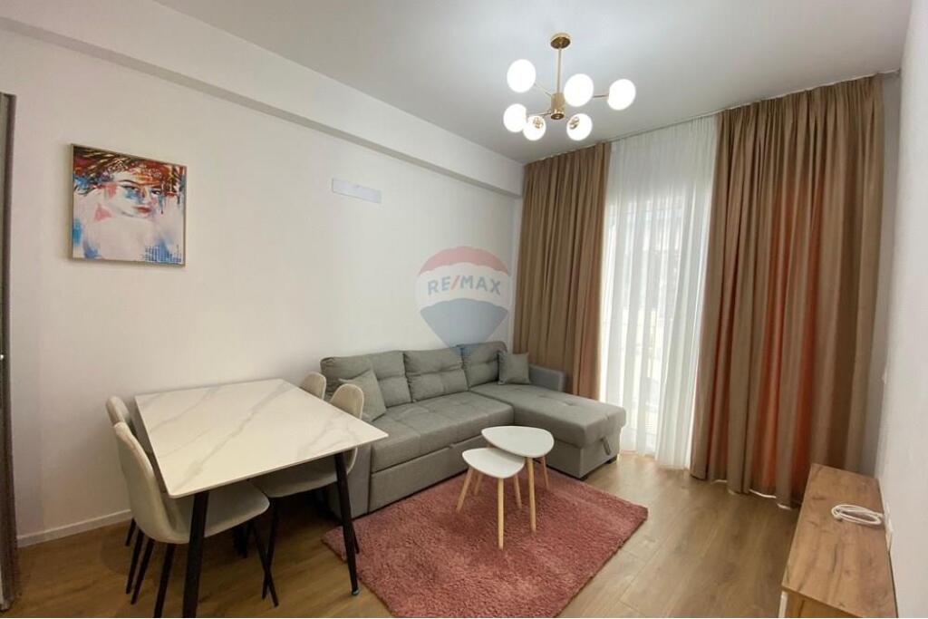 SHITET, APARTAMENT 1+1, FRESKU, TIRANË !