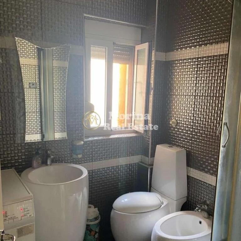 Shitje, Apartament 2+ 1, te Rruga e Durresit, perballe me Koloseun, Cmimi 168000 Euro