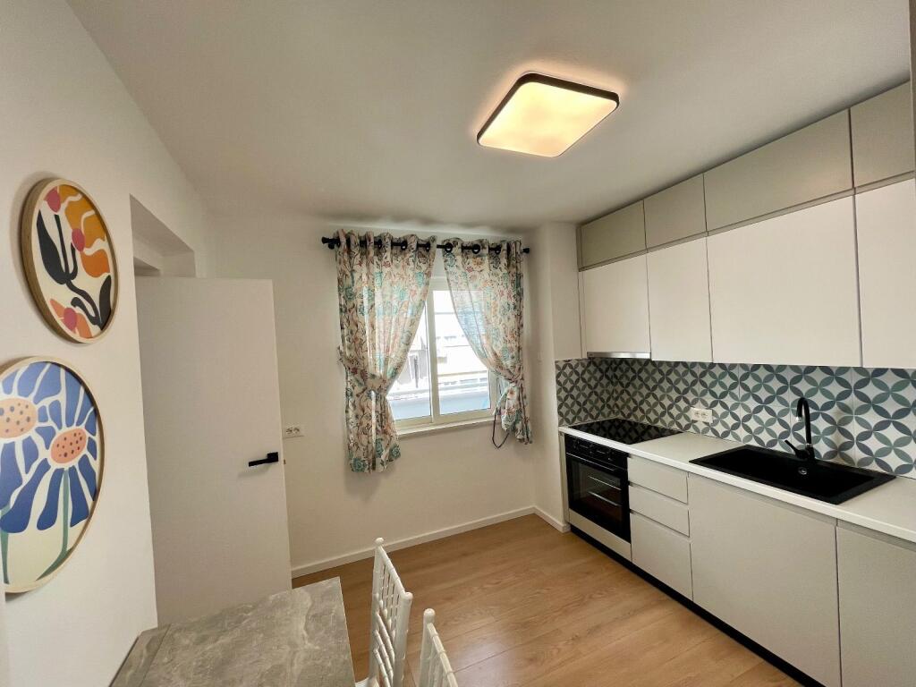 Jepet me QIRA apartament 2+1 në BLLOK, Sheshi Wilson (mbrapa LSI)