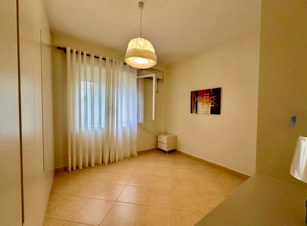 APARTAMENT ME QIRA 3+1