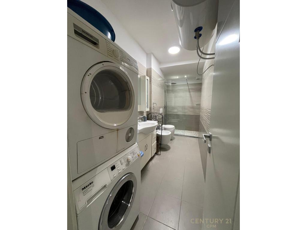 APARTAMENT 2+1 ME QIRA TEK ISH STACIONI TRENIT !