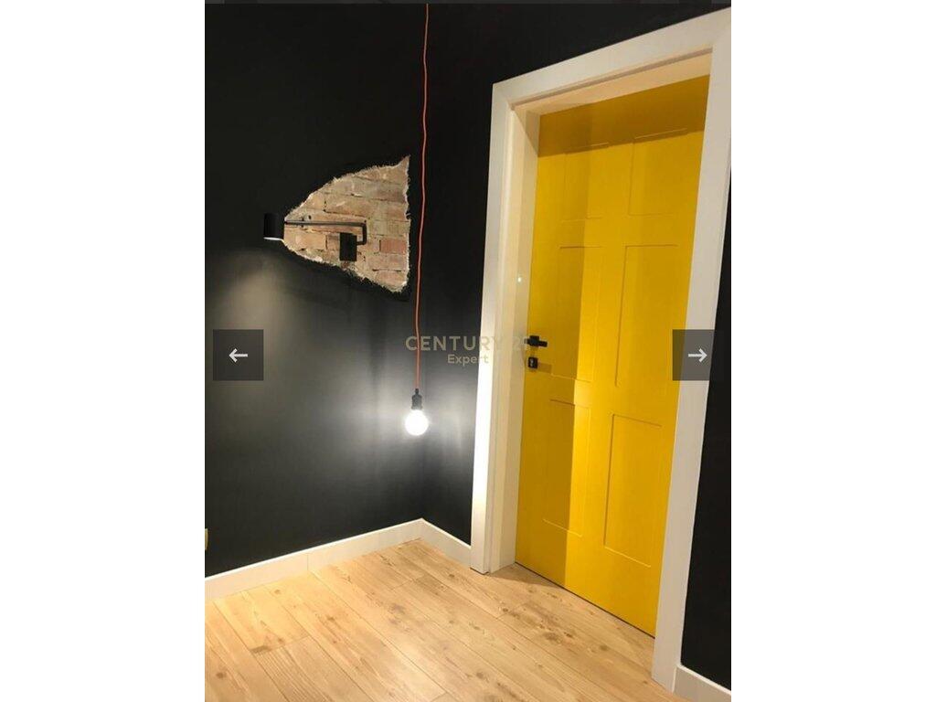 Zyrë moderne me qira dhe post parkimi në Rrugën e Durrësit🏢