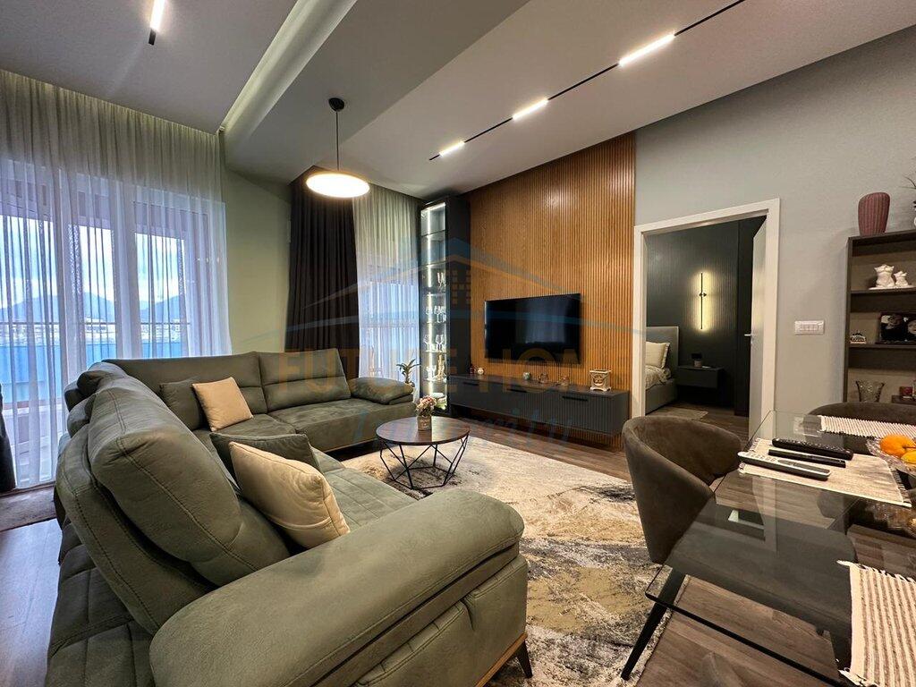 Shitet, Apartament 1+1+Post parkimi, Kompleksi Mangalem, Tiranë.