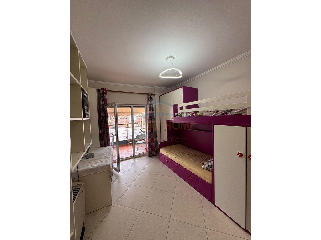 Me qira, Apartament 2+1, Unaza e Re.