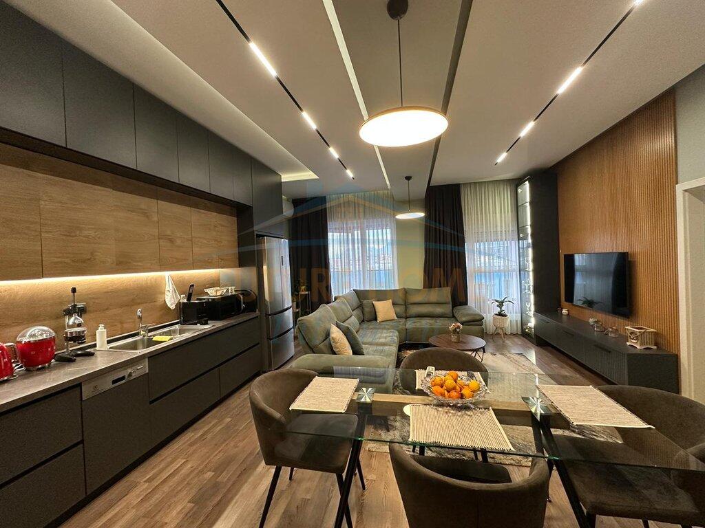 Shitet, Apartament 1+1+Post parkimi, Kompleksi Mangalem, Tiranë.