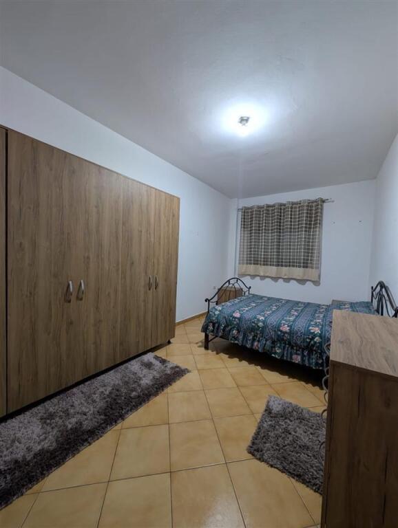 Apartament 2+1 me qera tek Restorant Fresku