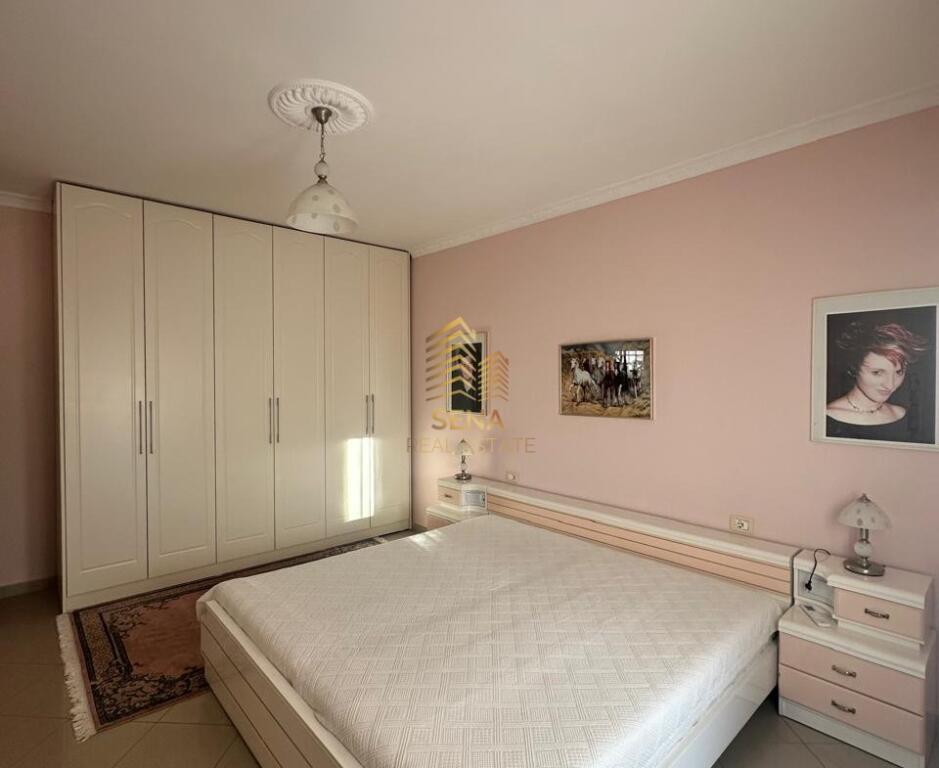 Affitto, Villa su 4 piani, Porcelan, 1500 Euro/mese