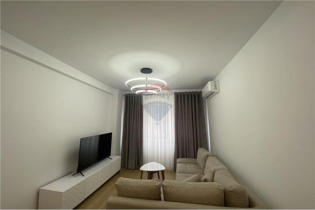 Ofrohet apartament 1+1 per shitje.