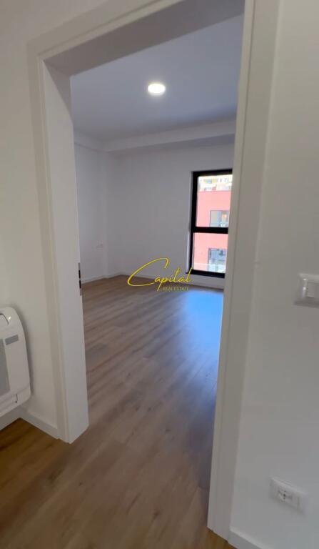 ZYRE ME QERA 300 M2 RRUGA E KAVAJES 350.000 LEKE