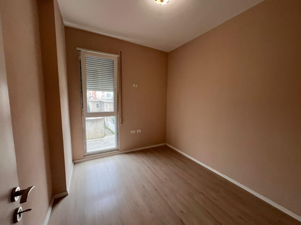 SHITET APARTAMENT 3+1 XHAMIA E SELITES!