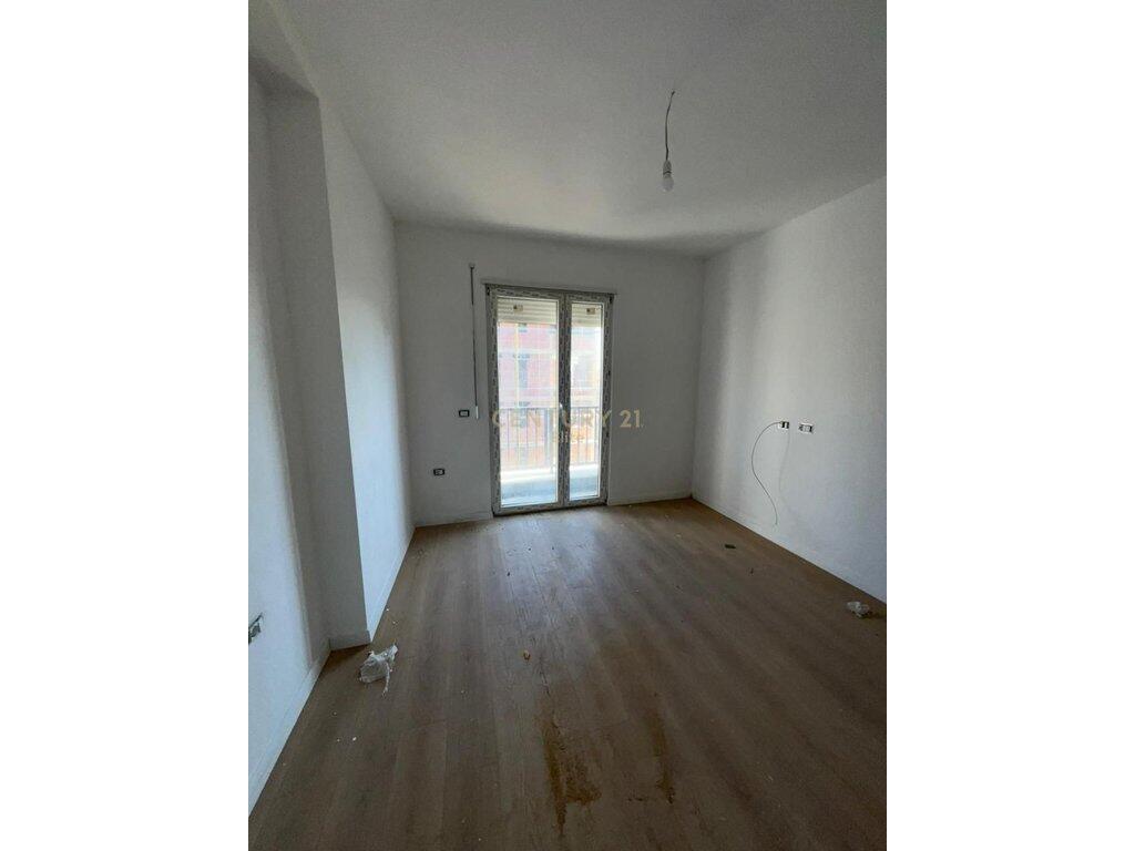 Shitet, Apartament 2+1+2, Univers City