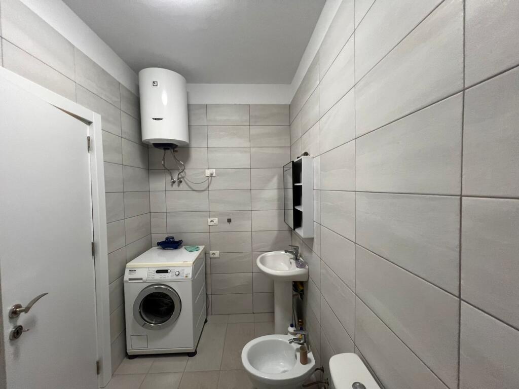 SHITET APARTAMENT 3+1 XHAMIA E SELITES!