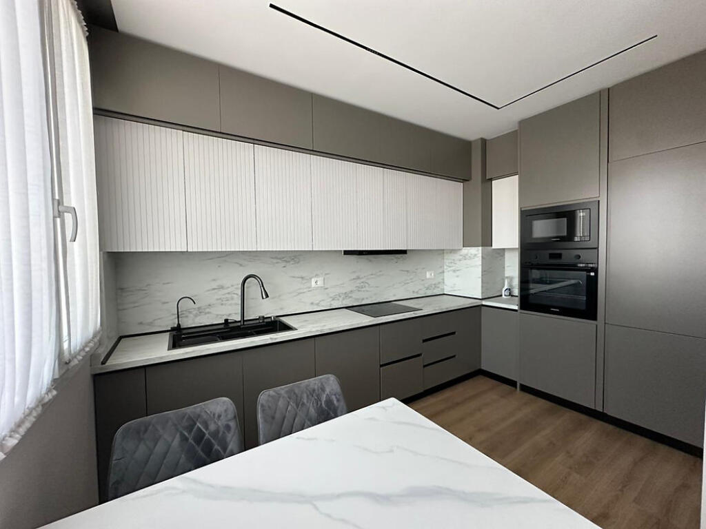 Apartament 2+1 me dy poste parkimi  per shitje tek River Residence /Astir