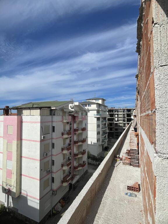 Shitet Super Apartament me Pamje Deti në Golem!