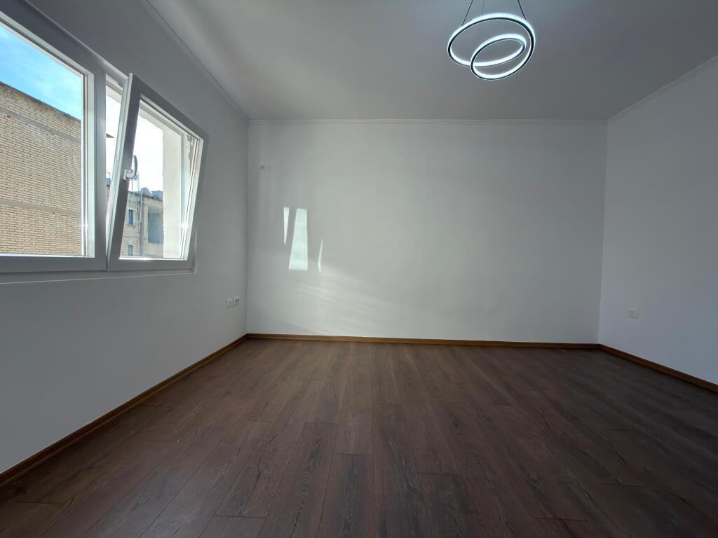 Apartament 2+1 per shitje ne Xhamllik!