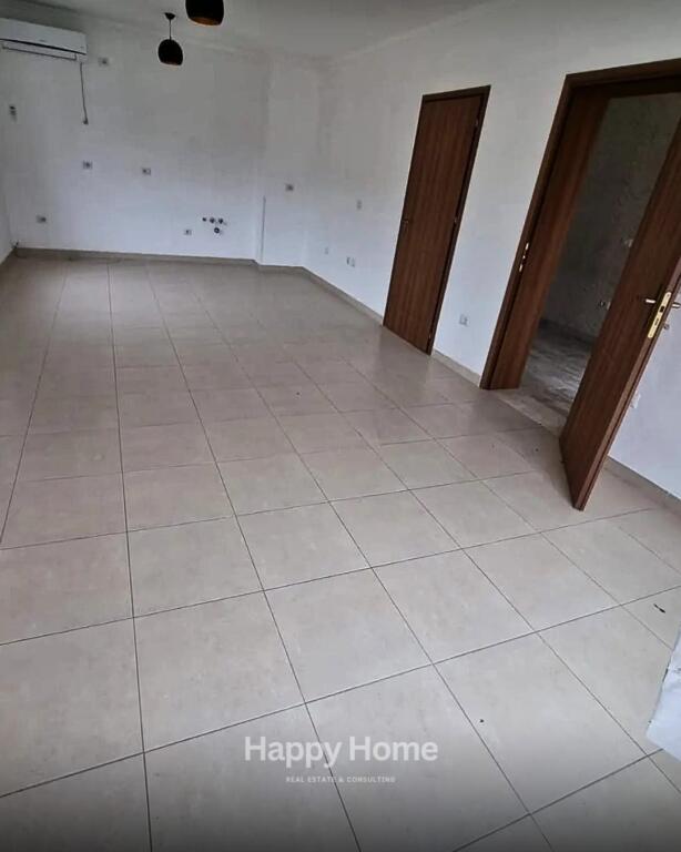 Villa 3 Piani + Cortile + Posti Auto in Affitto!
