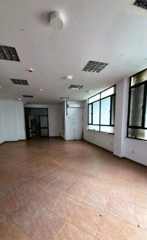 Zyre me qera 90 m² te ish Ekspozita!