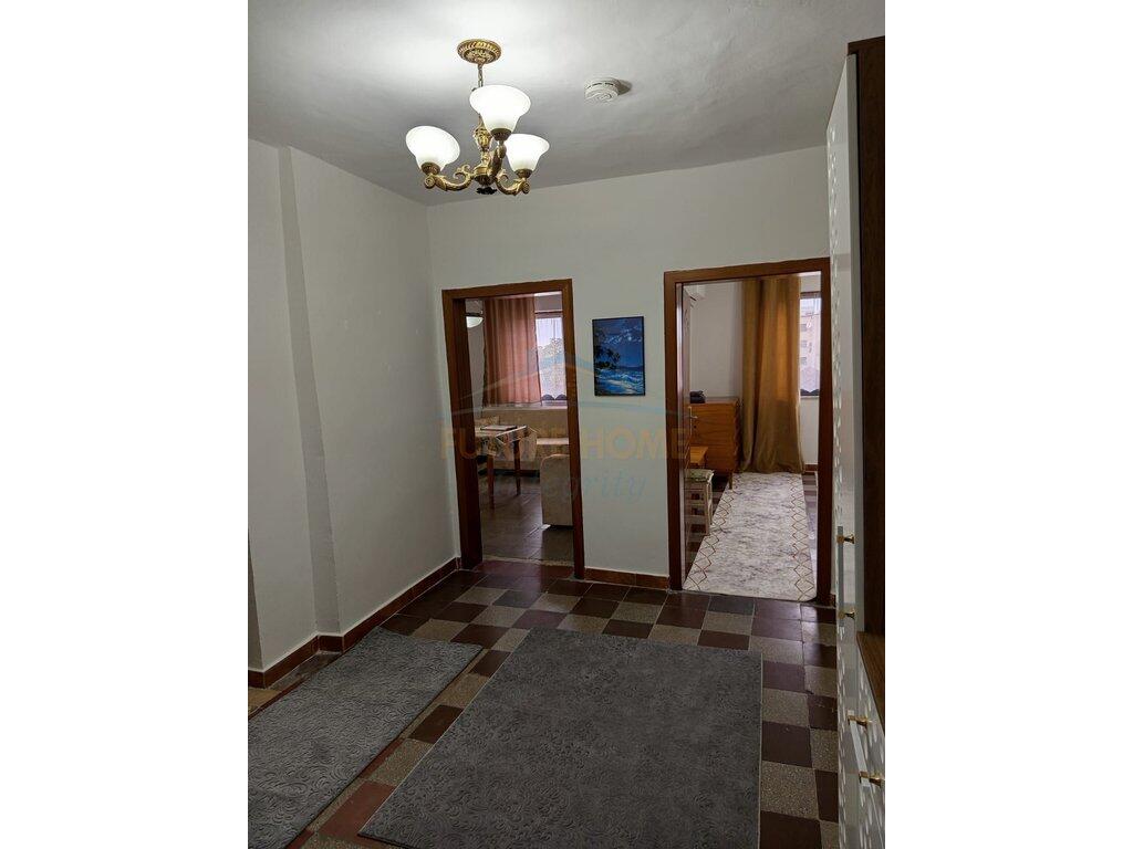 Me qira, Apartament 2+1, Rruga Qemal Stafa, Tiranë.