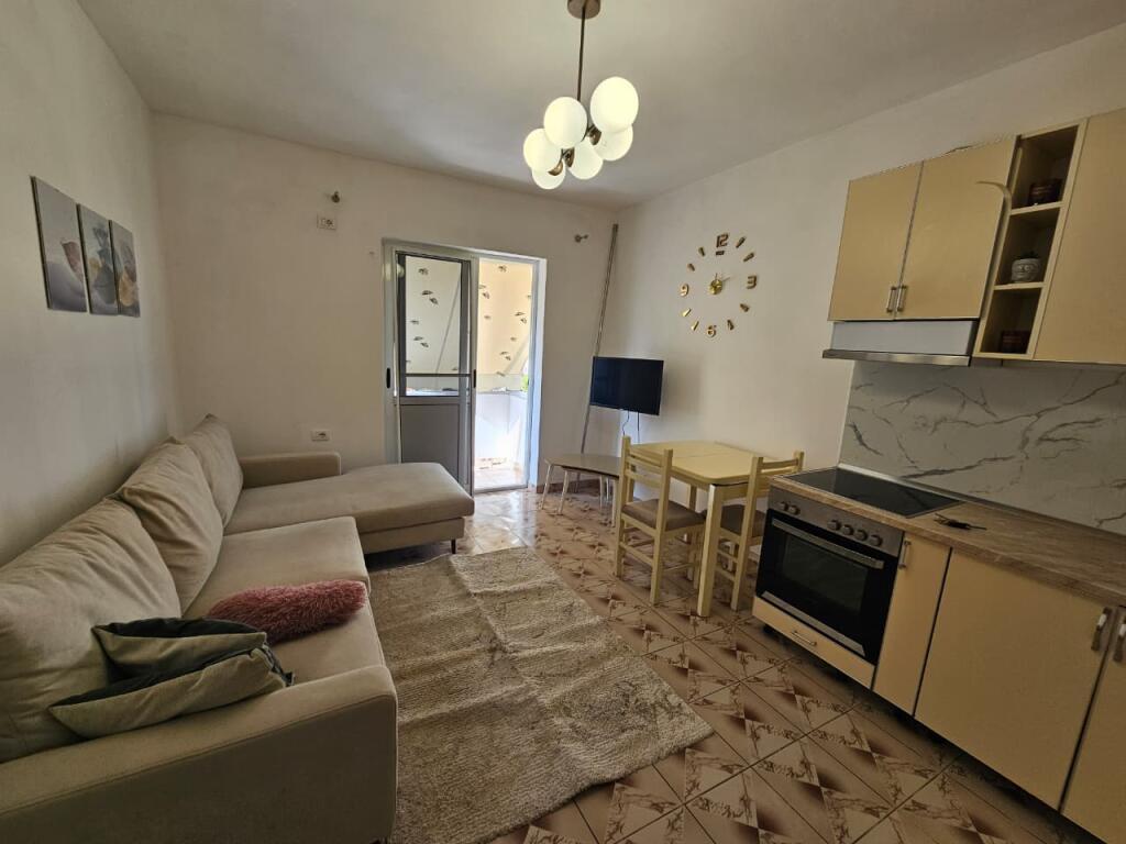 JEPET ME QERA APARTAMENT 2+1 PRANE RAJONIT TE POLICISË