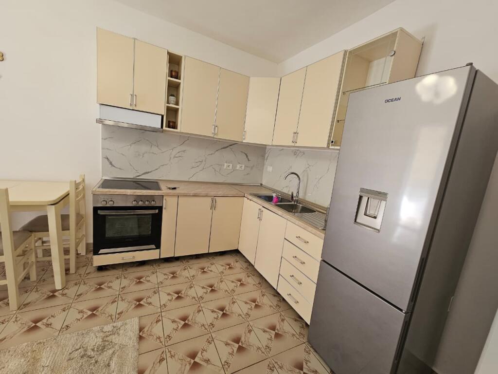 JEPET ME QERA APARTAMENT 2+1 PRANE RAJONIT TE POLICISË