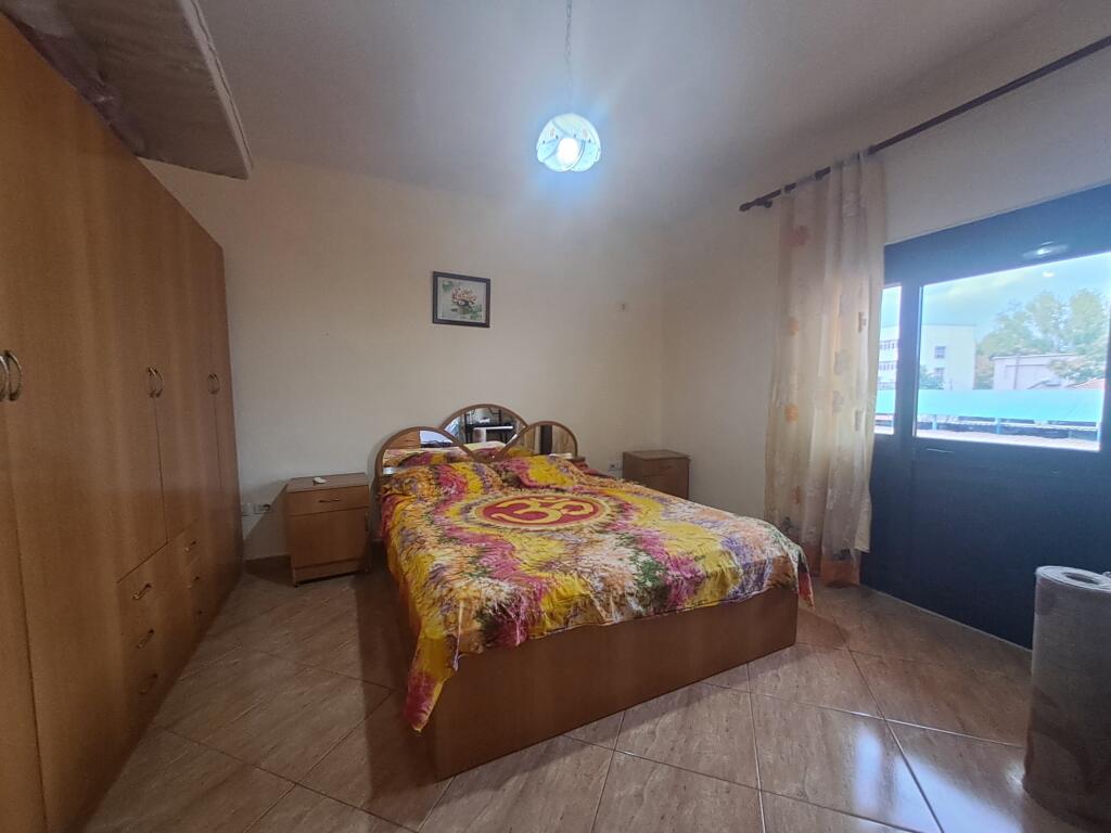 Jepet me qera apartament 2+1+2 ne Laprake prane Kupoles