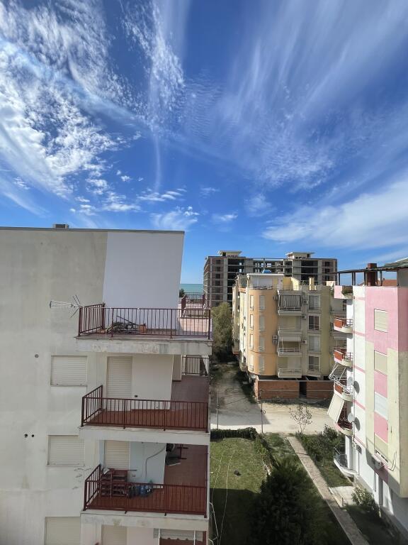 Shitet Super Apartament me Pamje Deti në Golem!