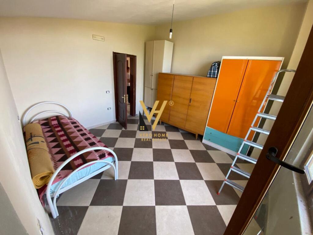 JEPET VILE DY KATESHE NE MARIKAJ, VORE 1.000 EURO