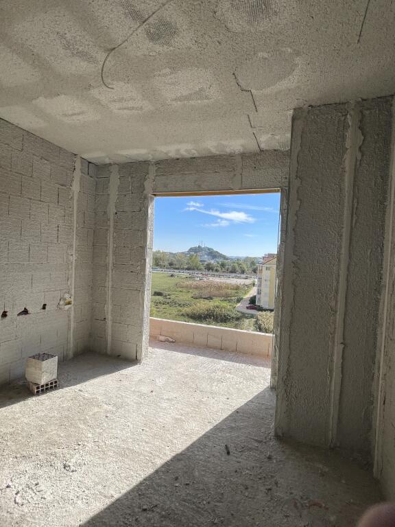 Shitet Super Apartament me Pamje Deti në Golem!