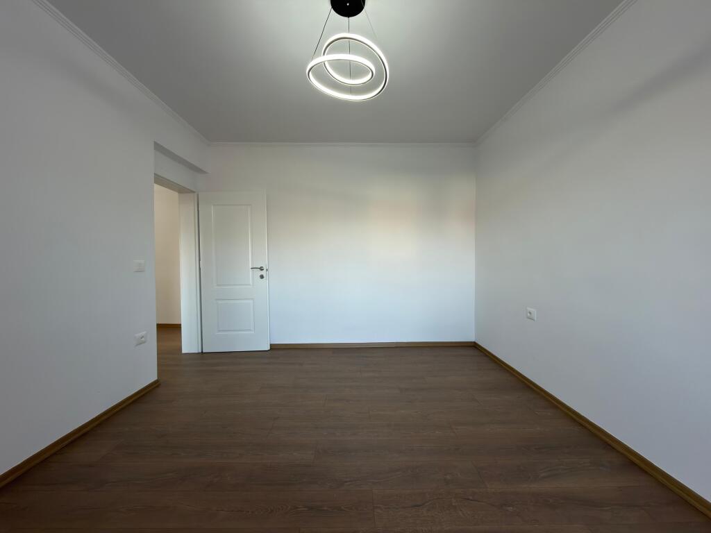 Apartament 2+1 per shitje ne Xhamllik!