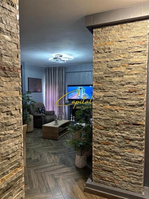 APARTAMENT ME QERA 2+1 21 DHJETORI 700 EURO