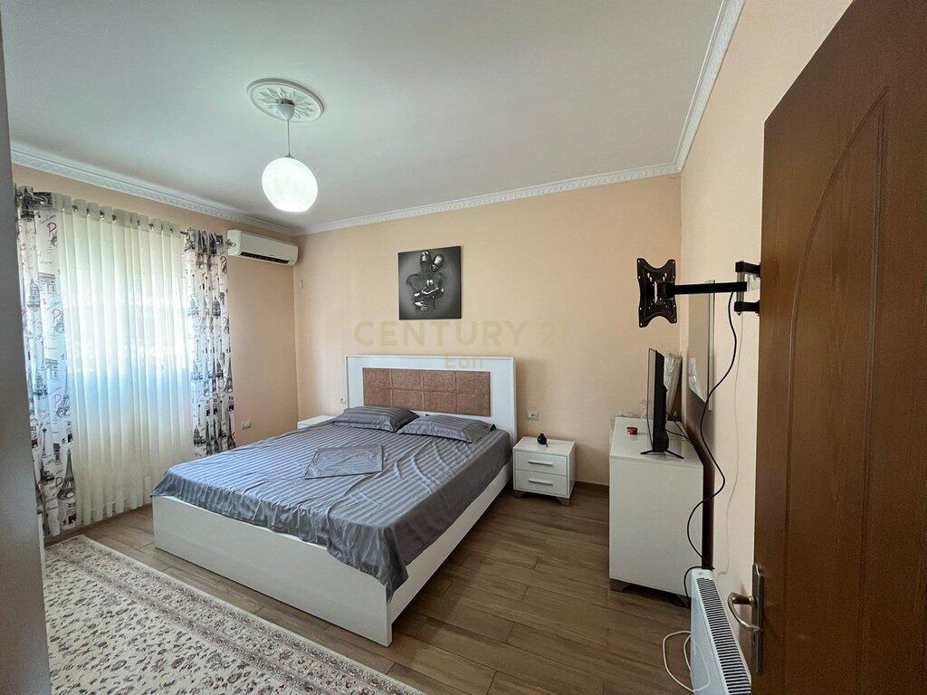 JEPET ME QIRA APARTAMENT KATI I DYTE I NJE VILE DURRES !