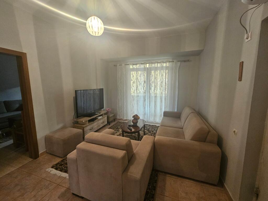 Apartament 2+1 per qera tek Rruga e Durresit!