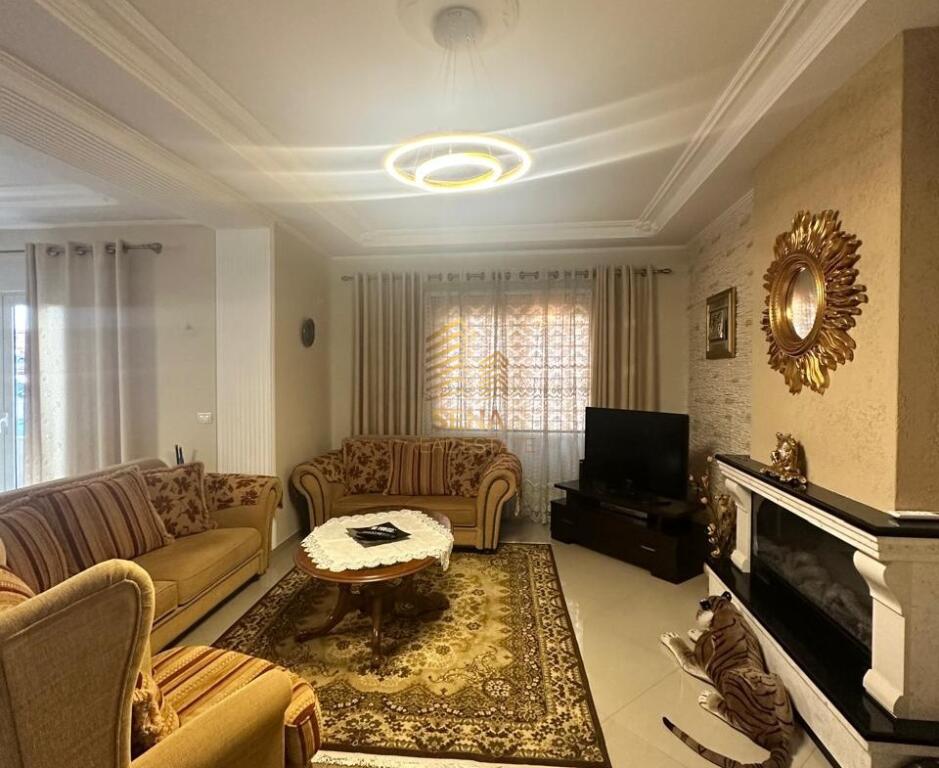 Affitto, Villa su 4 piani, Porcelan, 1500 Euro/mese