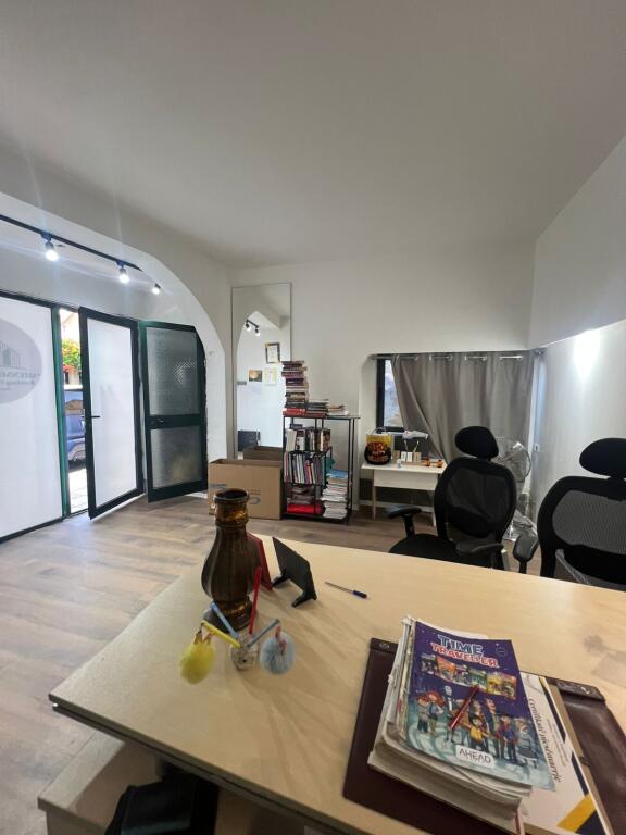 Zyre per qira tek Kristal Center