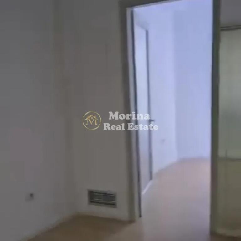 Rent, Business Premises, in Shopping Center “Torre Drini”, 1300 Euro/Month