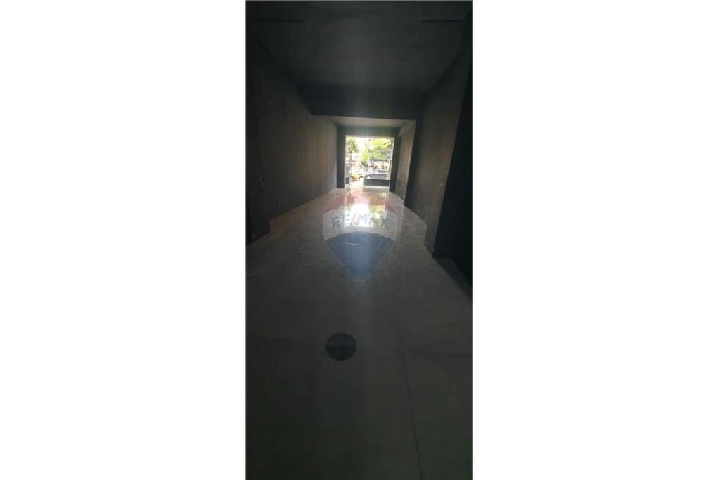 Ambient komercial per qira ne Bllok 222m2