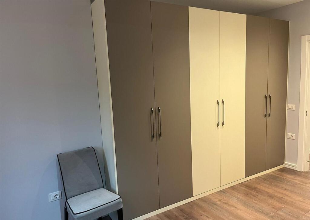 Liqeni i thate, appartamento di lusso 2+1 in affitto (80.000 leke al mese)