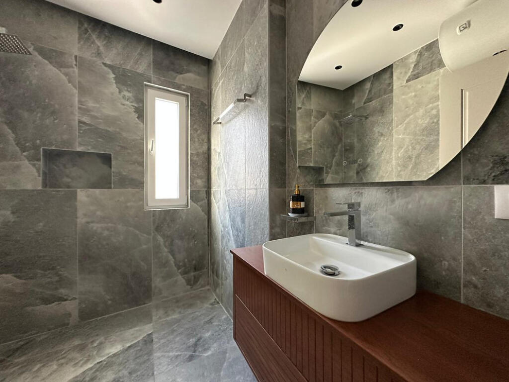 Apartament 2+1 me dy poste parkimi  per shitje tek River Residence /Astir