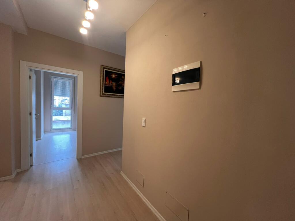 SHITET APARTAMENT 3+1 XHAMIA E SELITES!