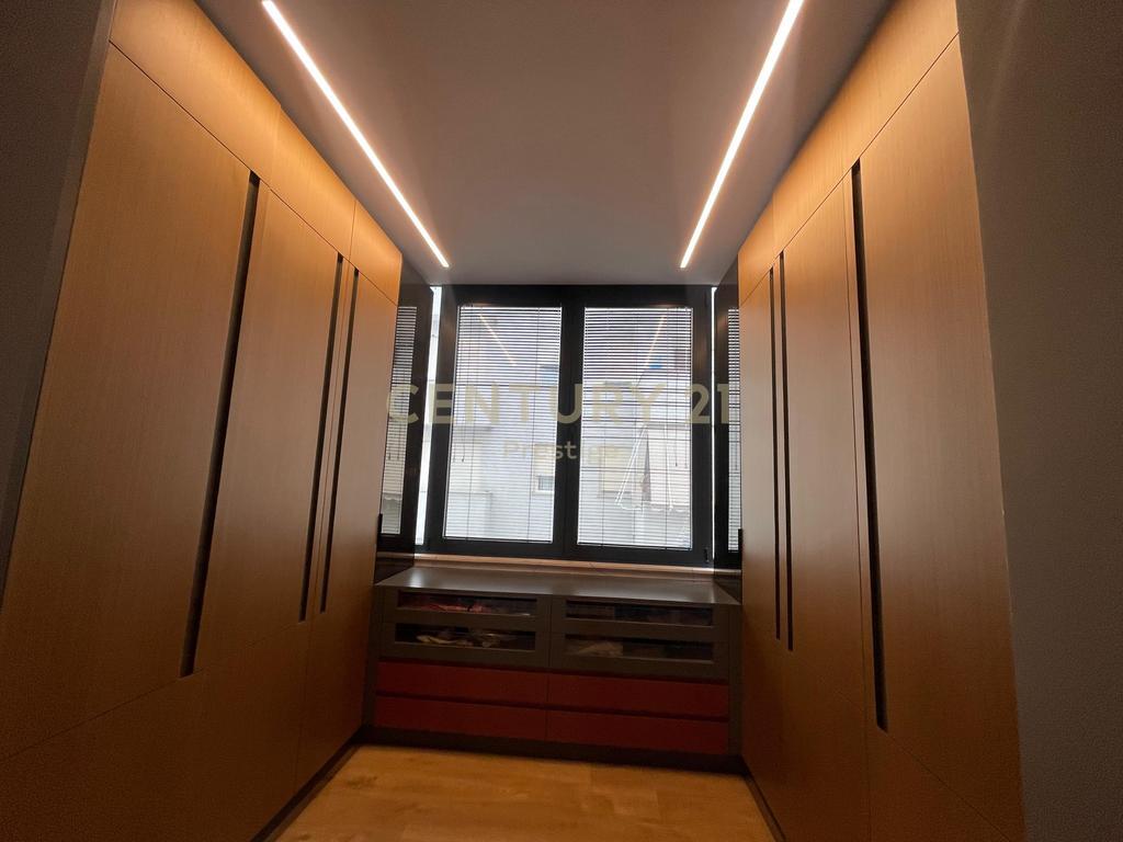 APARTAMENT 2+1+2 + GARAZH ME QIRA PRANE "RADISSON COLLECTION", LIQENI I THATE, TIRANE!