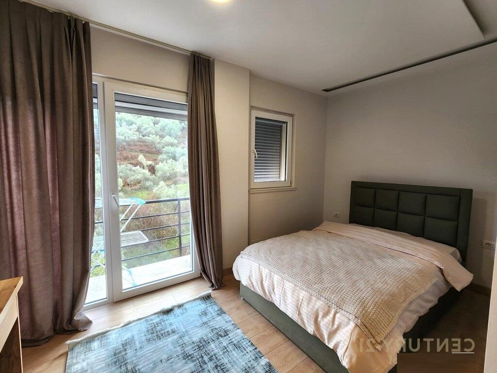 Ofrohet apartament 3+1+2 tualete per qera Kopshti Botanik
