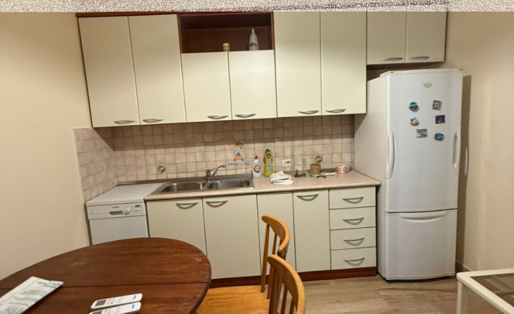 JEPET APARTAMENT ME QERA 2+1+BALLKON "PRANE KESH,VASIL SHANTO" 700 EURO