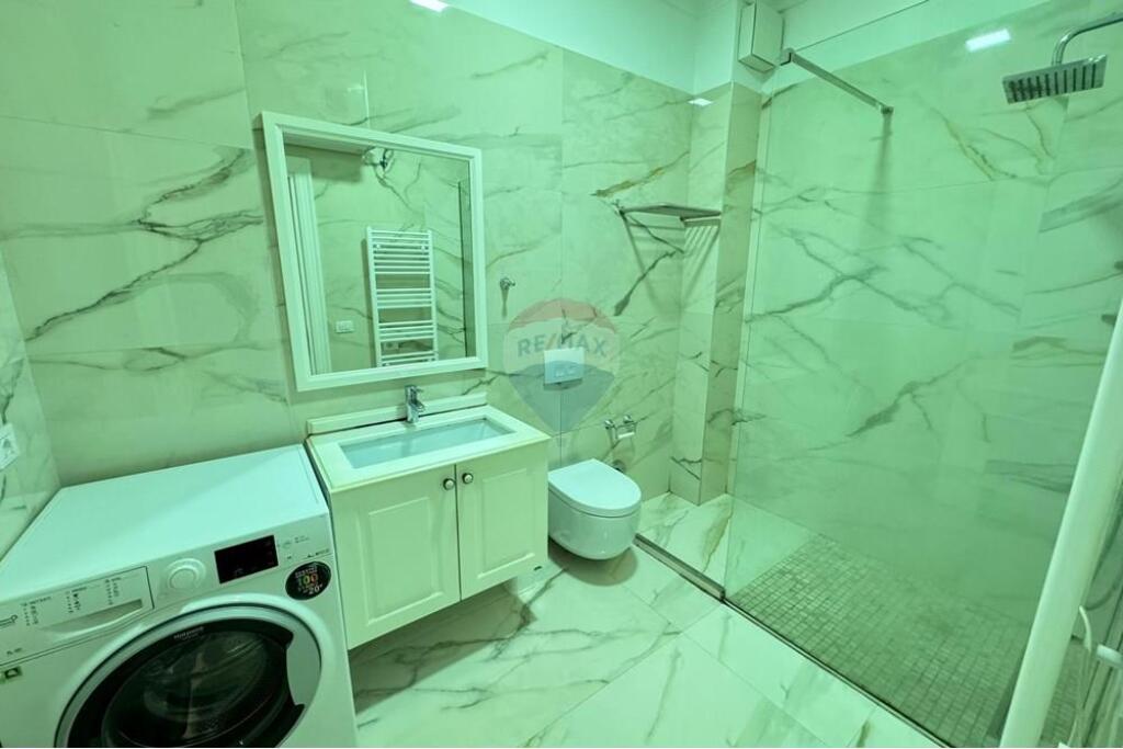 Apartament 2+1+2+ Post Parkimi Tek Liqeni i Thate!