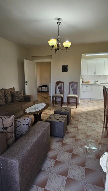 Jepet Me Qera Apartament 2+1+1 Ballkon