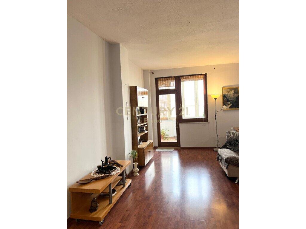 Apartament 2+1+2 Për Qira tek ish Tregu Elektrik