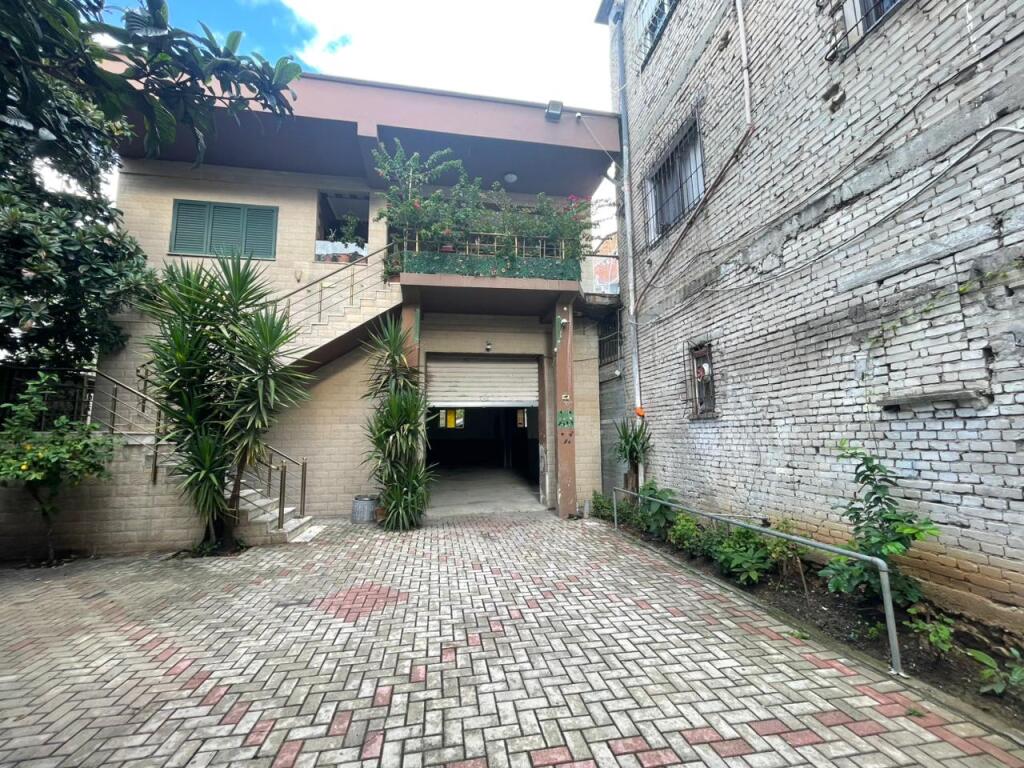 Magazine me qira tek Siri Kodra